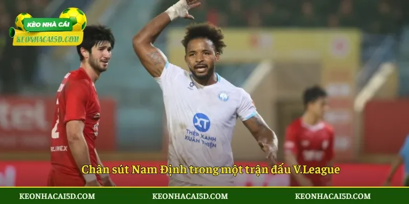 Nguyễn Xuân Son Sa Sút Phong Độ Làm Khó Cho Nam Định 3 Chân sút Nam Định trong một trận đấu V.League